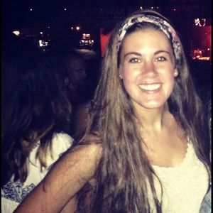 Meet your Posher, Olivia